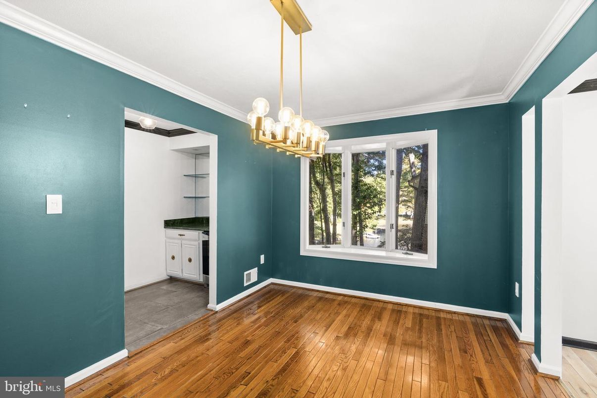 Empty room, Interior, Pendant Lights, Wood Texture Flooring