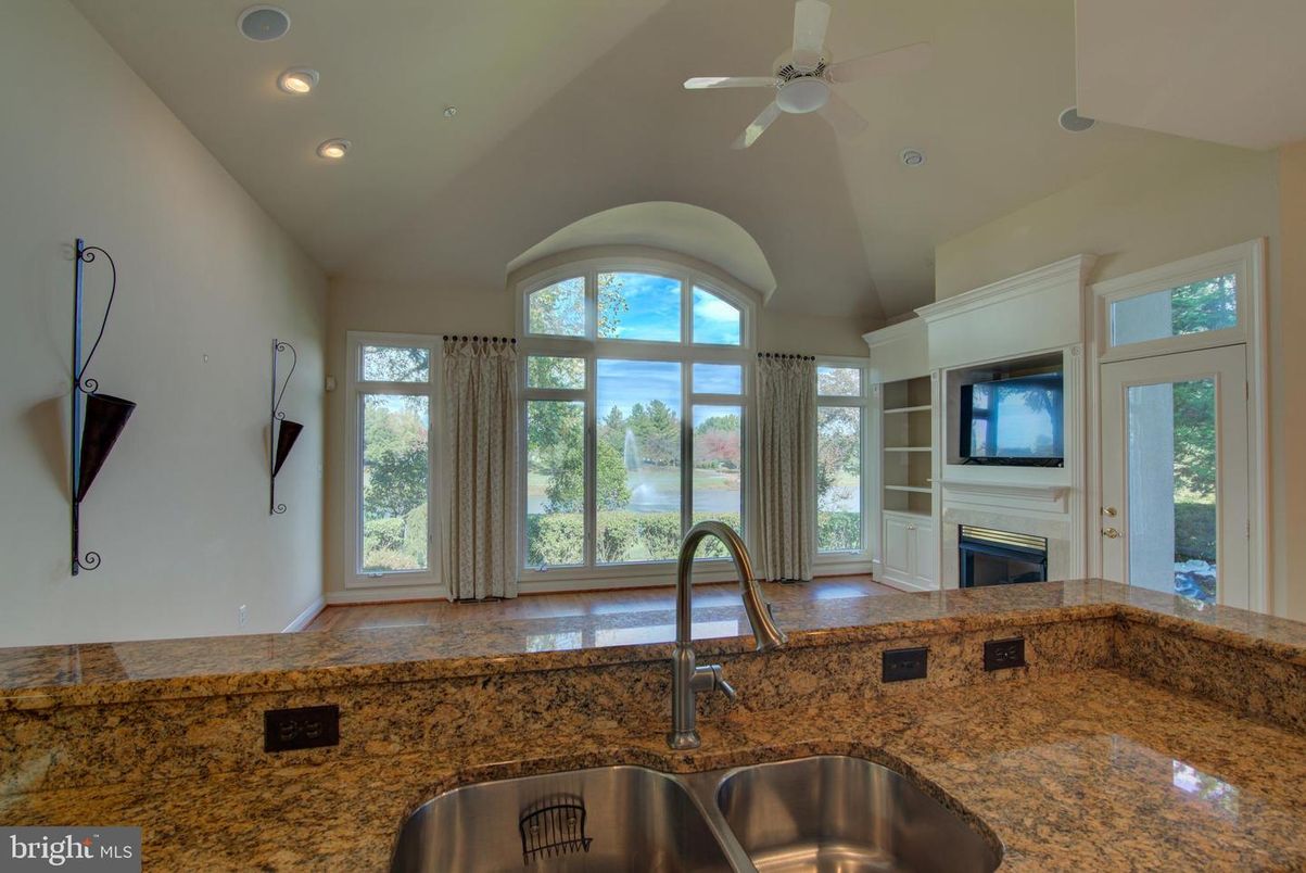 Fireplace, Interior, Kitchen, Recessed Lighting