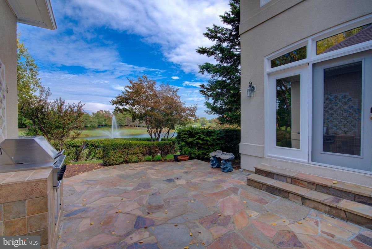 Exterior, Outdoor Kitchen