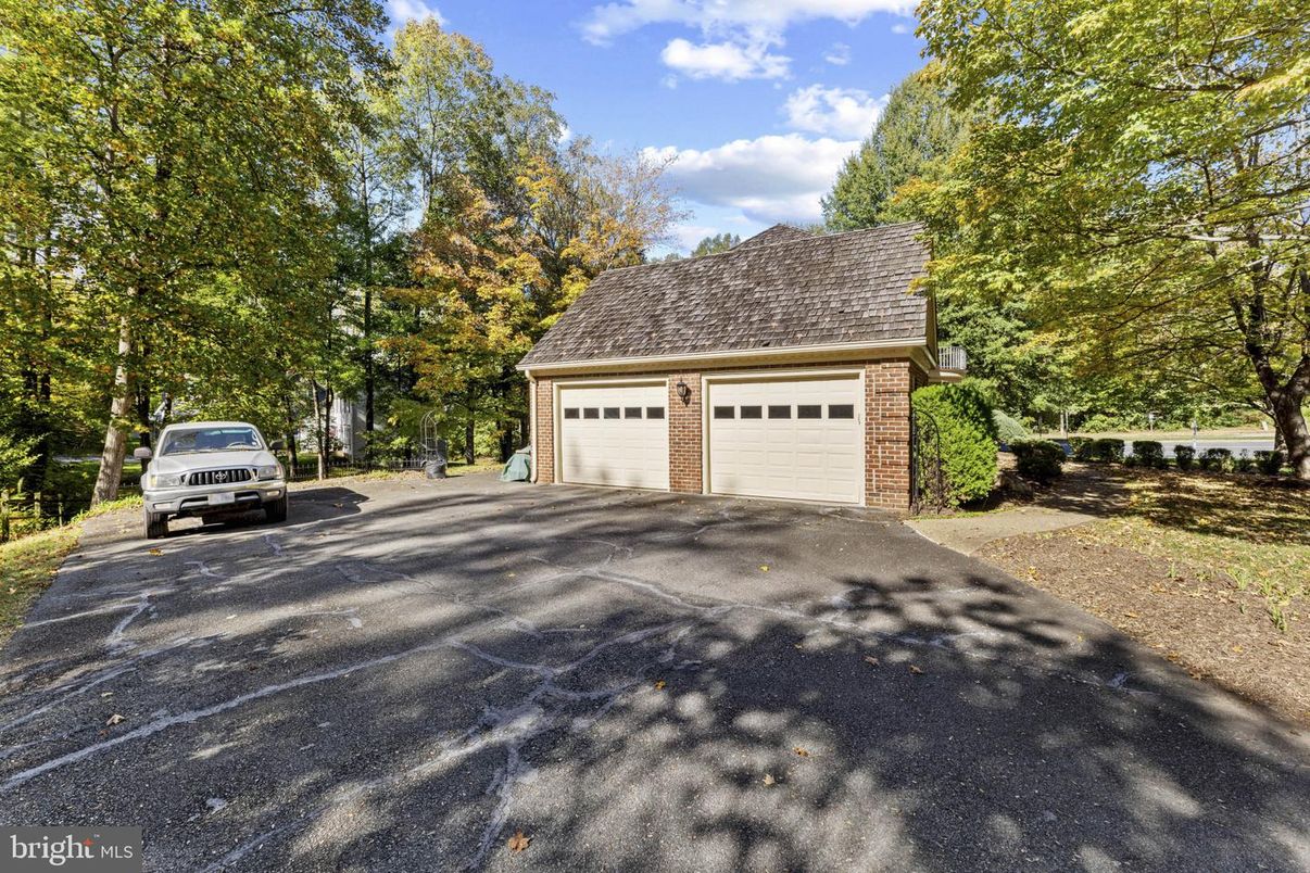 Detached Garage, Exterior