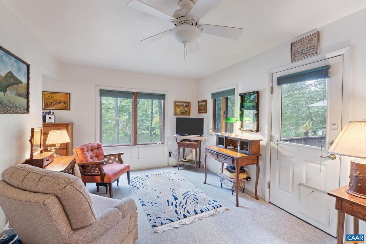 Home Office, Interior