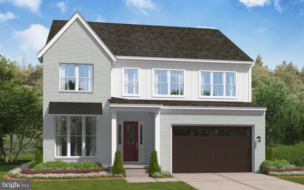 Attached, Exterior, Facade, Farmhouse