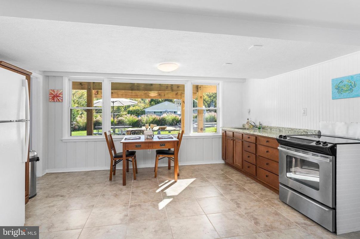 Dining room, Interior, Kitchen, Stainless Steel Appliances