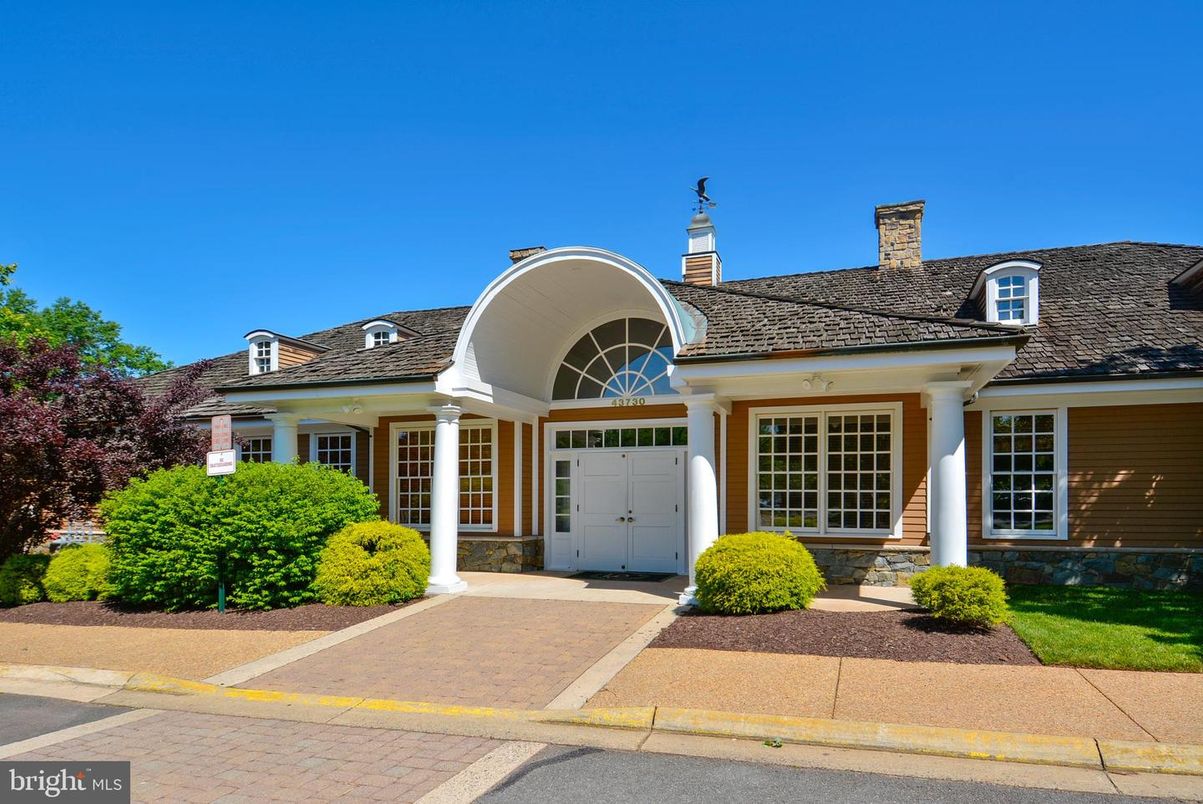 Attached, Exterior, Facade, Cape Cod