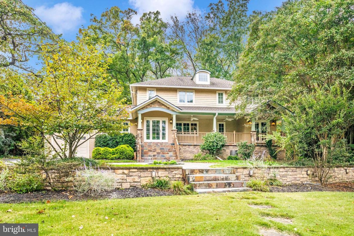 Exterior, Facade, Queen Anne Victorian
