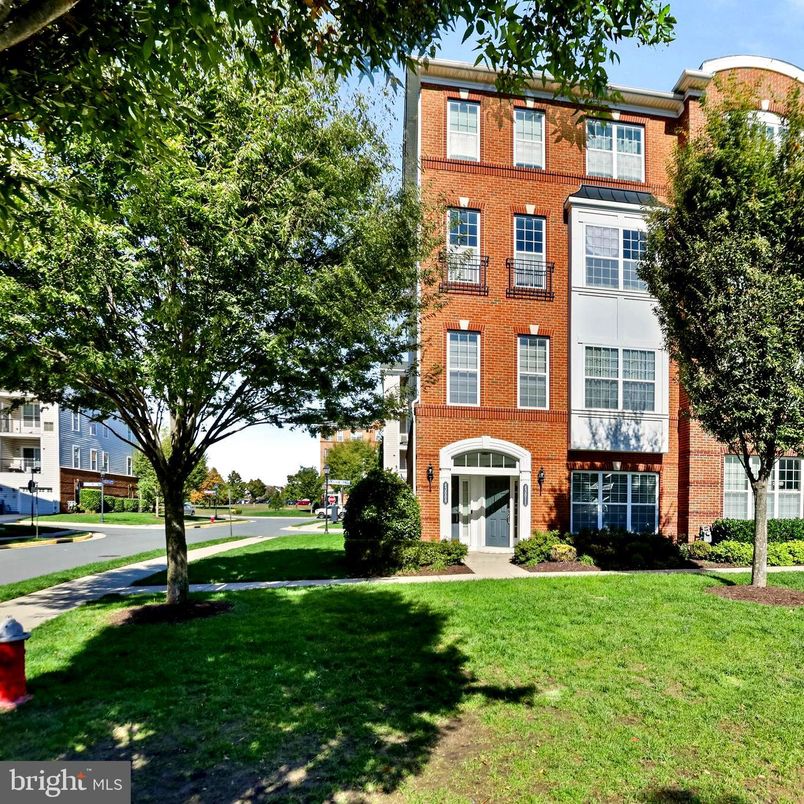 Exterior, Facade, Brick Facade, Georgian