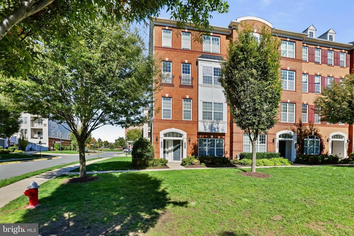 Backyard, Exterior, Facade, Brick Facade, Rowhouse