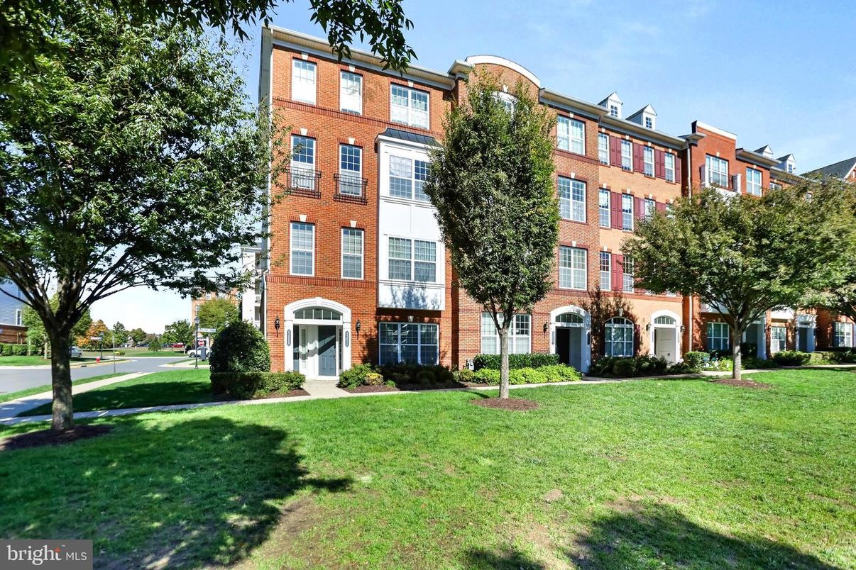 Backyard, Exterior, Facade, Brick Facade, Rowhouse