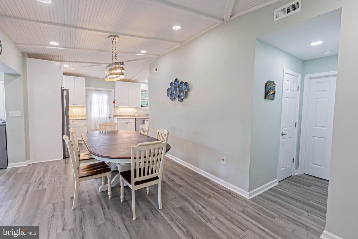 Dining room, Interior, Kitchen, Pendant Lights, Recessed Lighting, Wood Texture Flooring
