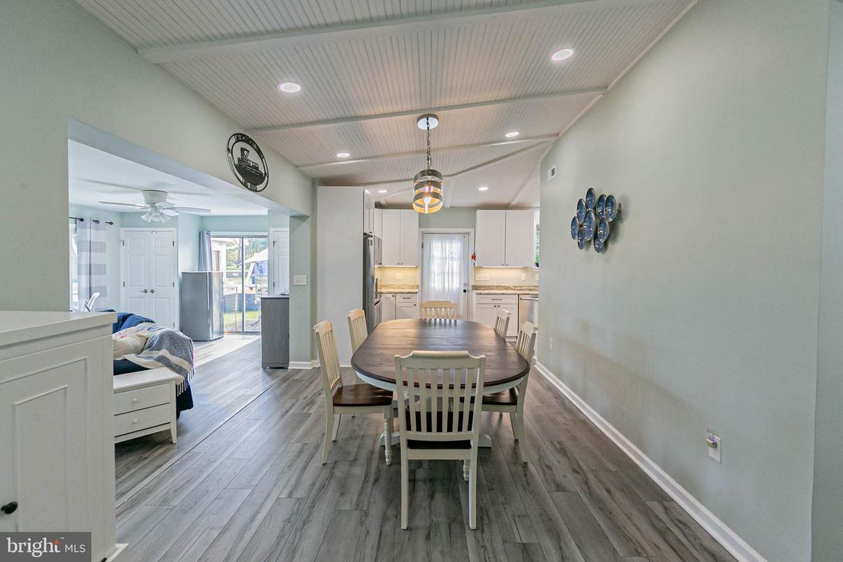 Dining room, Interior, Kitchen, Pendant Lights, Recessed Lighting, Wood Texture Flooring