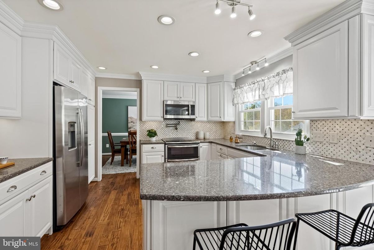 Dining room, Interior, Kitchen, Recessed Lighting, Stainless Steel Appliances, Wood Texture Flooring