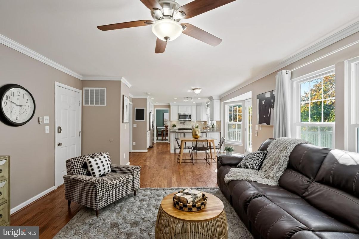Dining room, Interior, Kitchen, Living room, Stainless Steel Appliances, Wood Texture Flooring