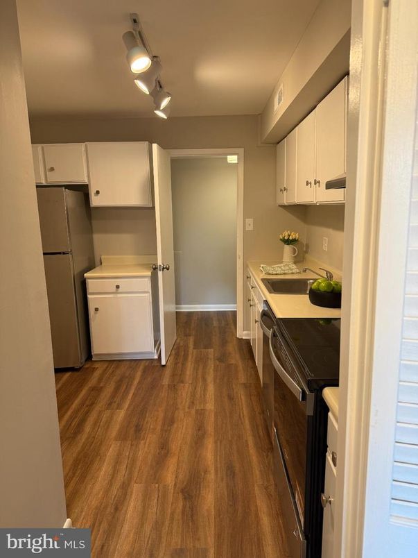 Interior, Kitchen, Wood Texture Flooring