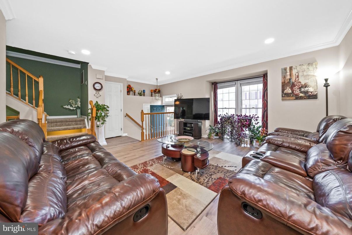 Fireplace, Interior, Living room, Pendant Lights, Recessed Lighting, Wood Texture Flooring