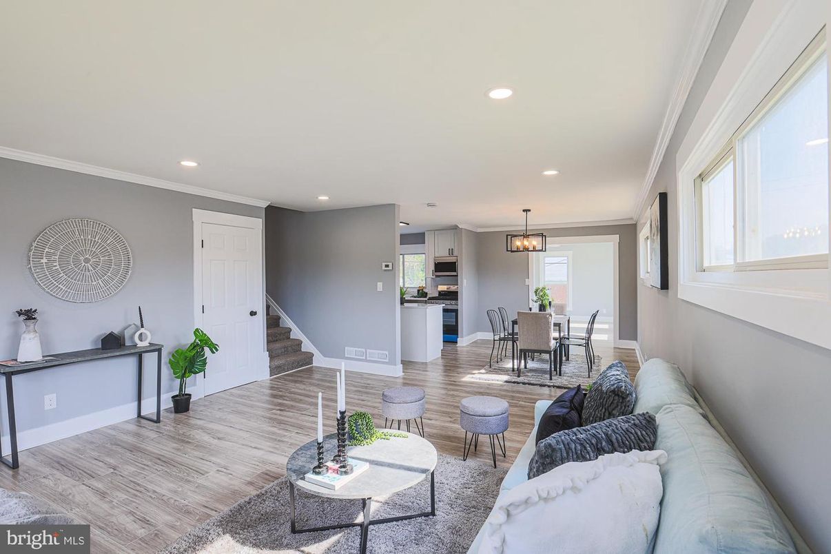 Dining room, Interior, Kitchen, Living room, Pendant Lights, Recessed Lighting, Stainless Steel Appliances, Wood Texture Flooring