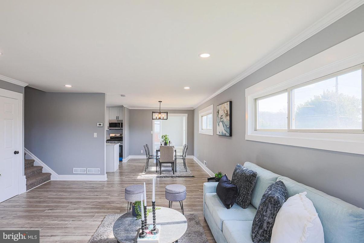 Dining room, Interior, Kitchen, Living room, Pendant Lights, Recessed Lighting, Stainless Steel Appliances, Wood Texture Flooring