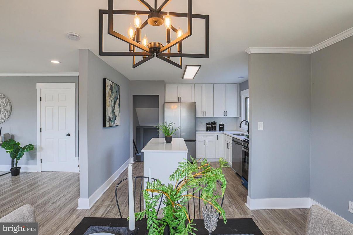 Chandelier, Dining room, Interior, Kitchen, Recessed Lighting, Wood Texture Flooring