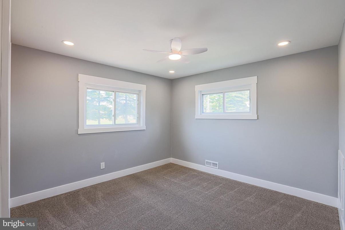 Empty room, Interior, Recessed Lighting