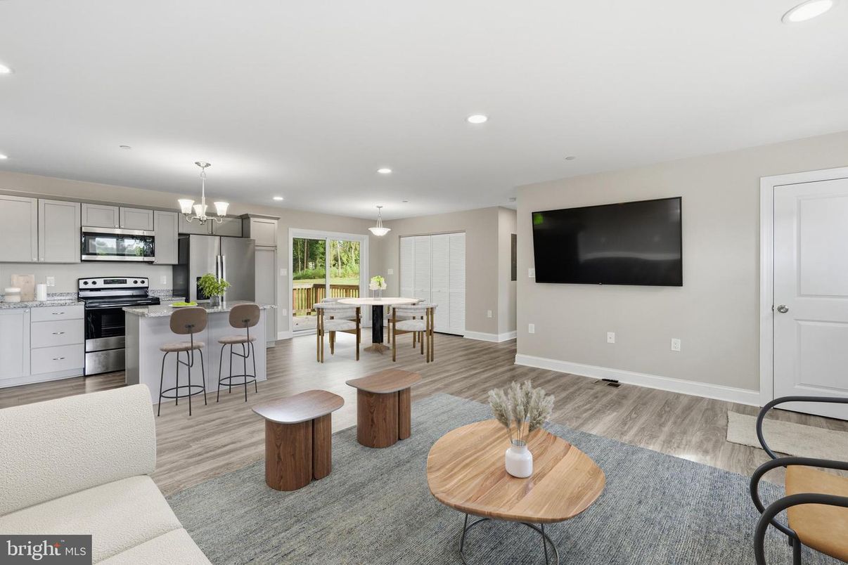 Chandelier, Dining room, Interior, Kitchen, Pendant Lights, Recessed Lighting, Stainless Steel Appliances, Wood Texture Flooring