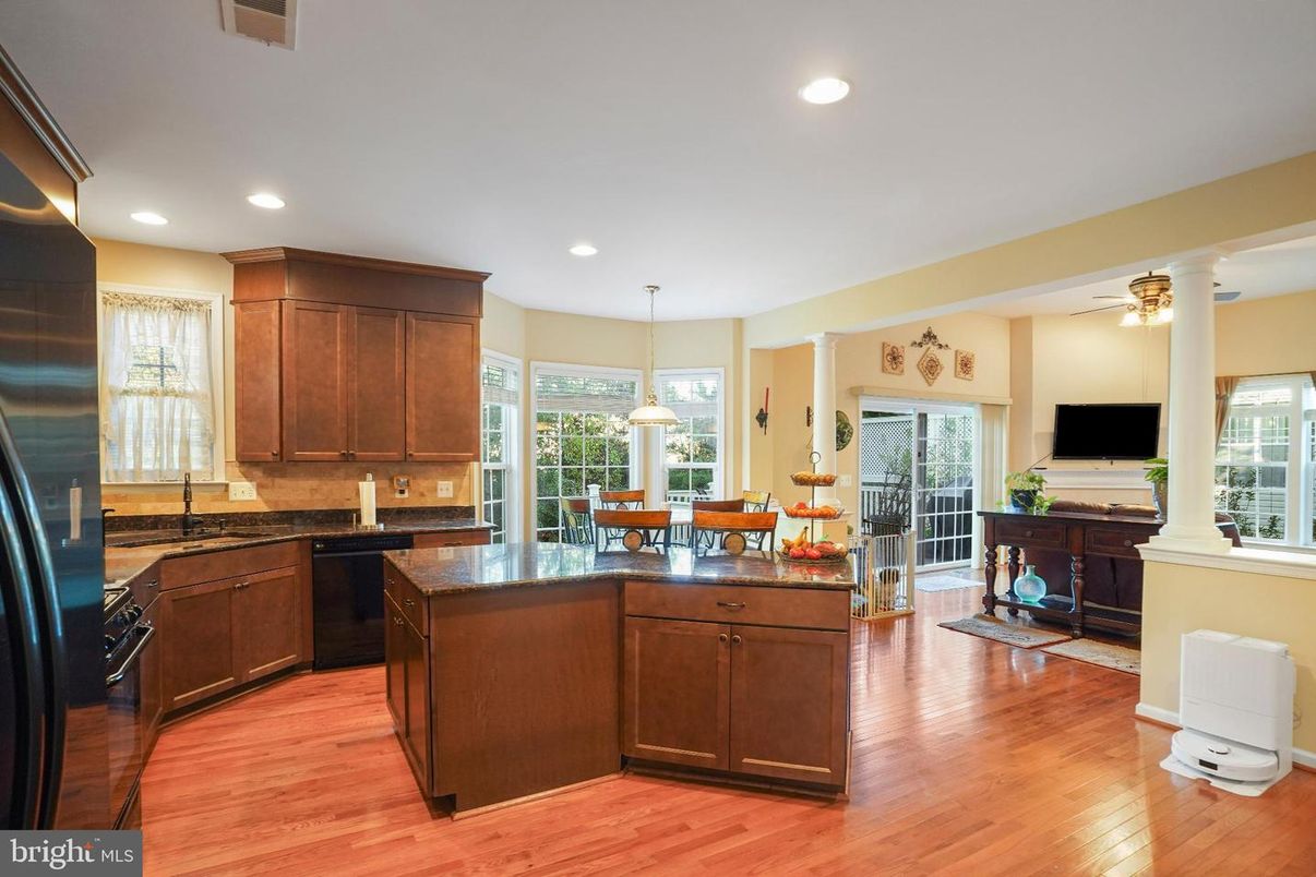 Dining room, Interior, Kitchen, Pendant Lights, Recessed Lighting, Wood Texture Flooring