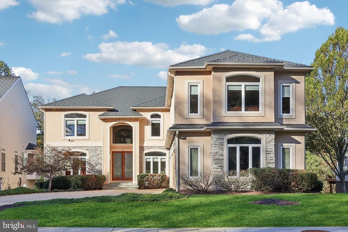 Exterior, Facade, French Provincial