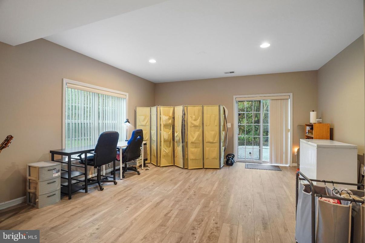 Home Office, Interior, Recessed Lighting, Wood Texture Flooring