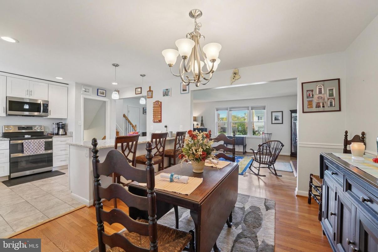 Chandelier, Dining room, Interior, Kitchen, Living room, Pendant Lights, Recessed Lighting, Stainless Steel Appliances, Wood Texture Flooring