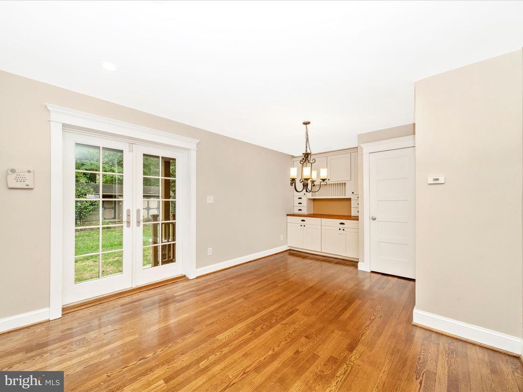Chandelier, Empty room, Interior, Wood Texture Flooring
