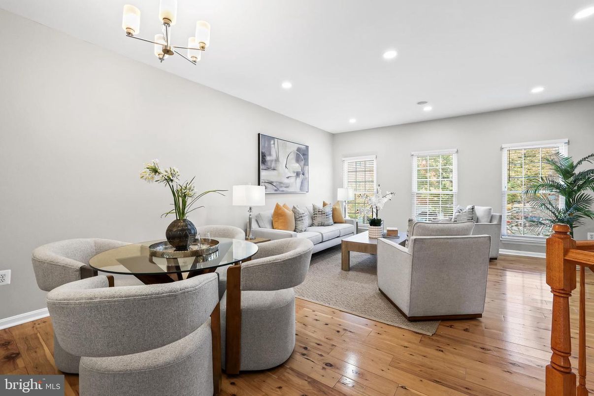 Chandelier, Dining room, Interior, Living room, Recessed Lighting, Wood Texture Flooring