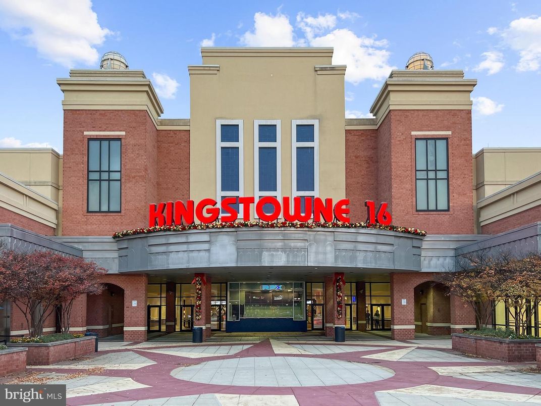 Exterior, Facade, Rowhouse