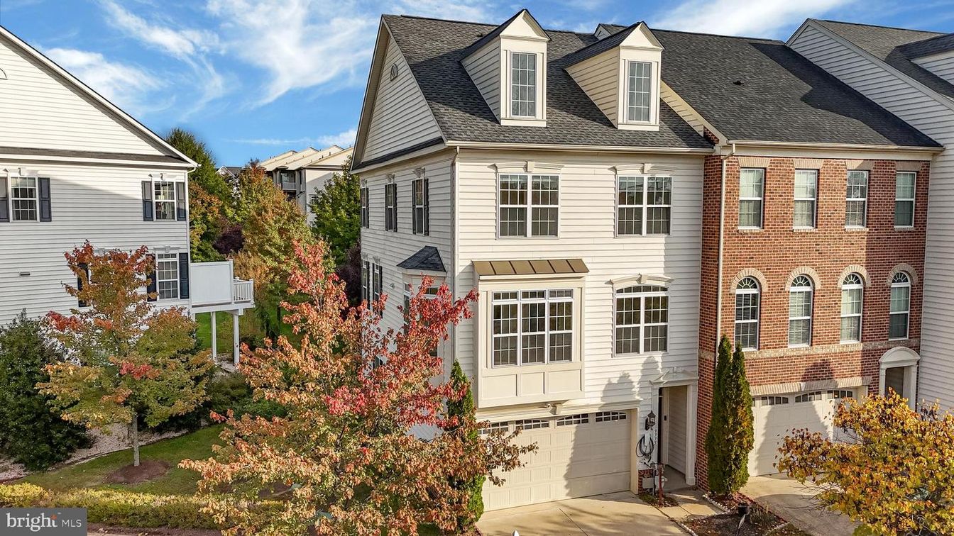 Attached, Exterior, Facade, Brick Facade, Georgian