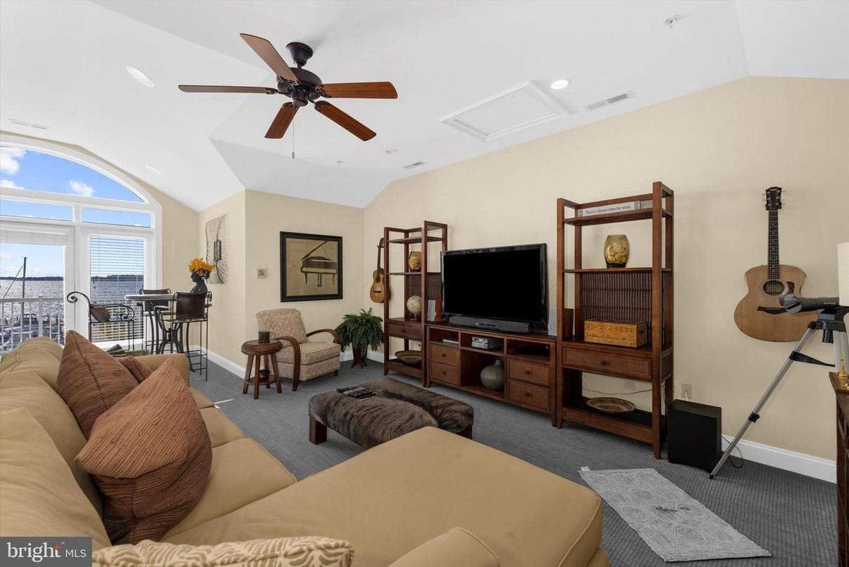 Dining room, Interior, Living room, Recessed Lighting