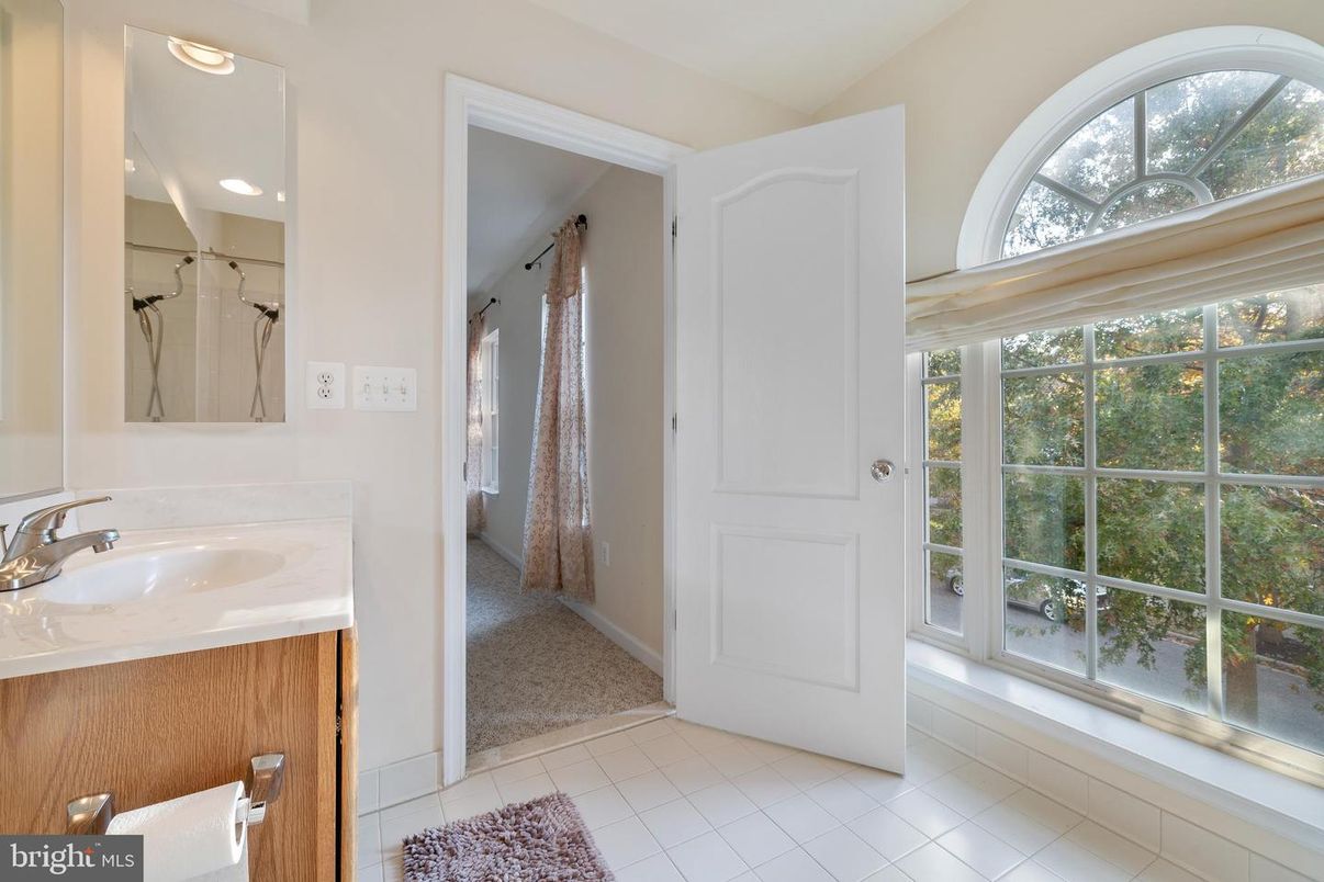 Bathroom, Interior, Recessed Lighting
