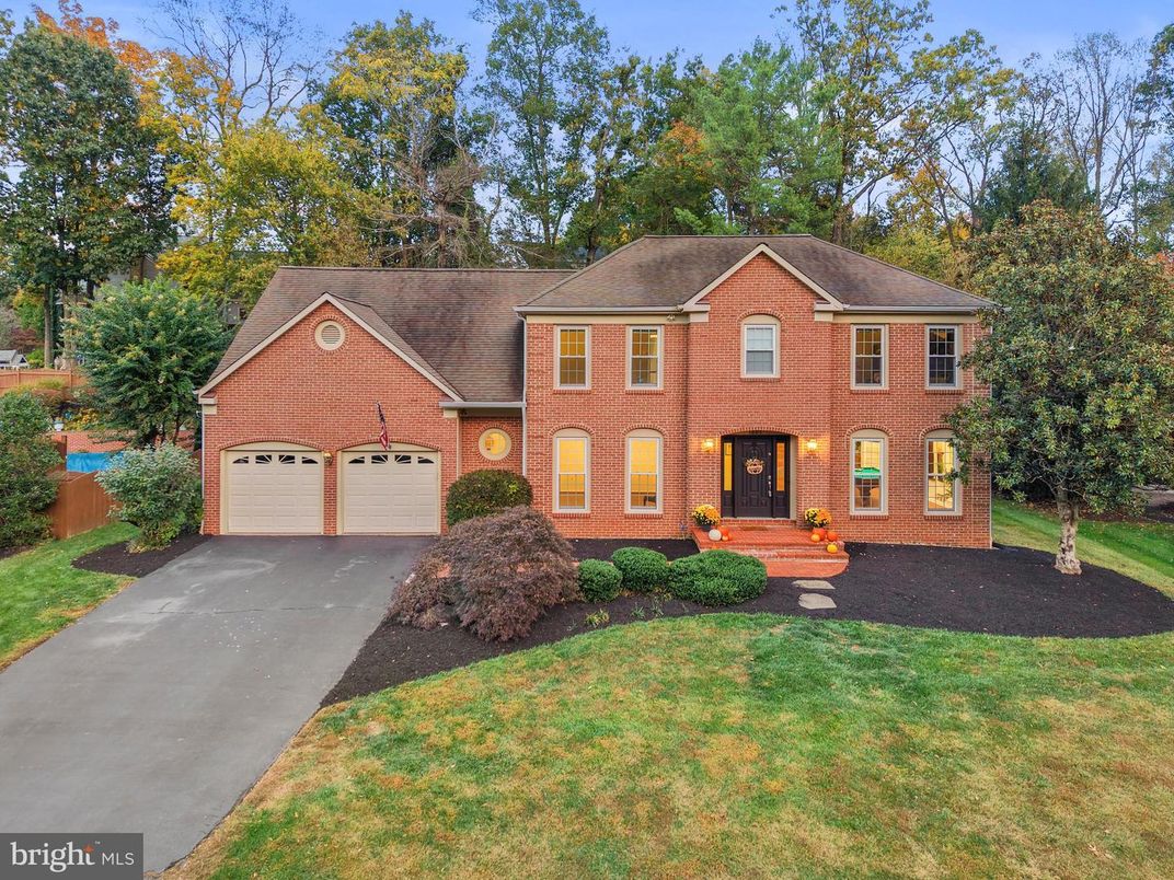 Attached, Exterior, Facade, Brick Facade, French Provincial