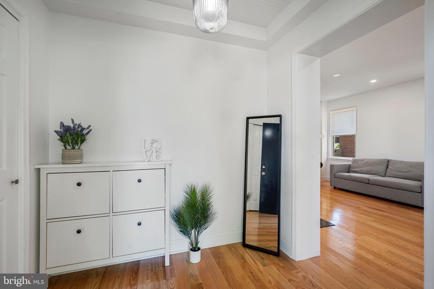 Interior, Pendant Lights, Recessed Lighting, Wood Texture Flooring