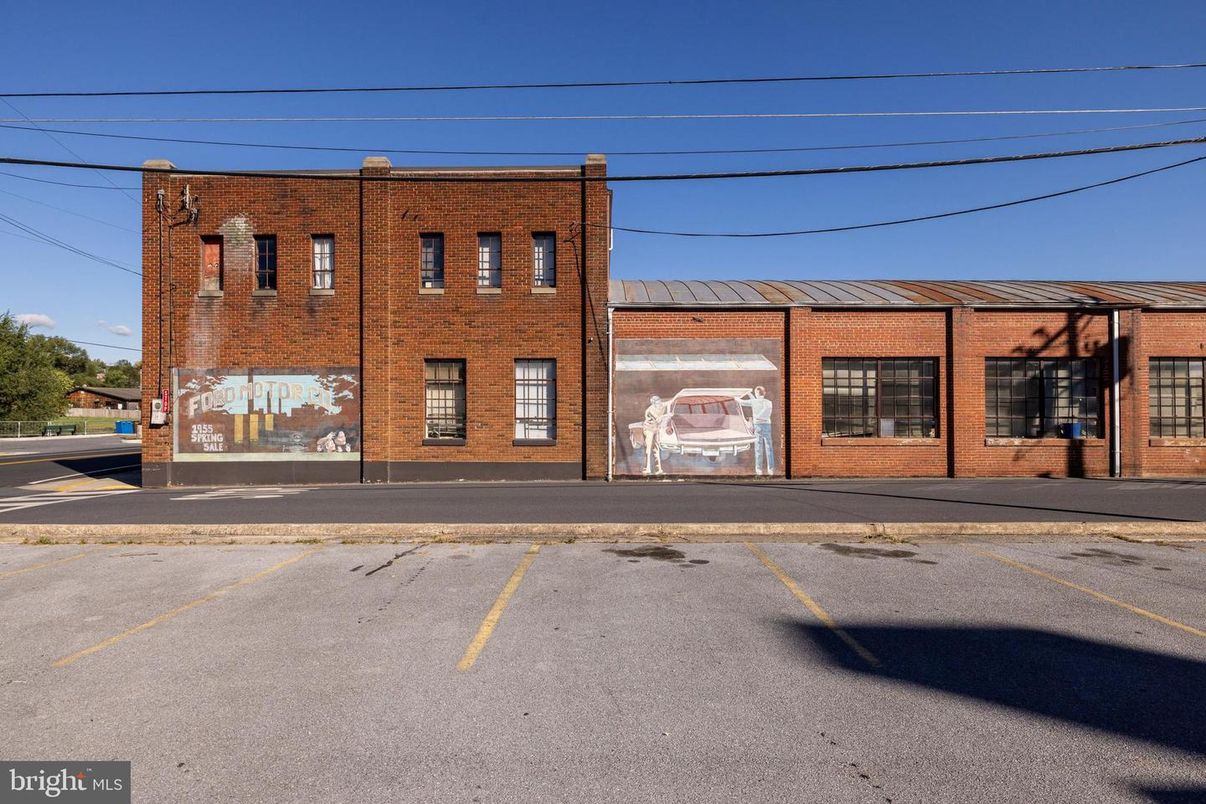 Exterior, Facade, Brick Facade, Condo Building