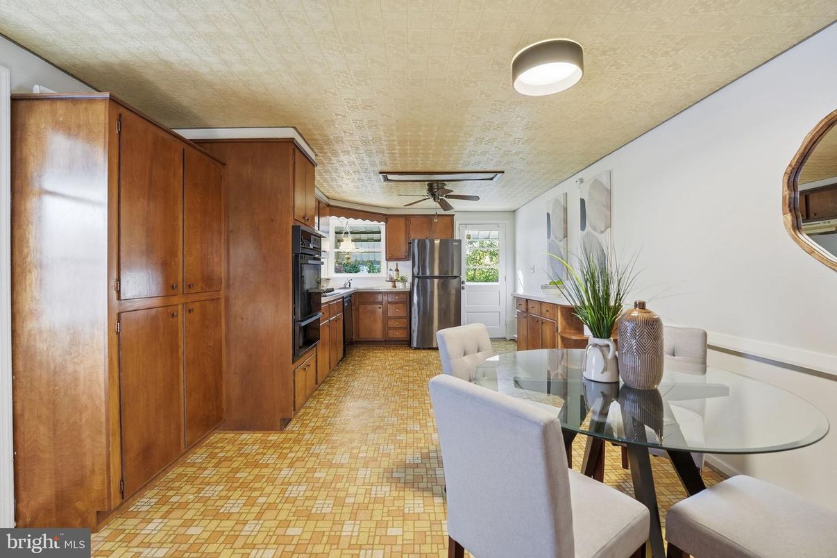 Dining room, Interior, Kitchen, Stainless Steel Appliances