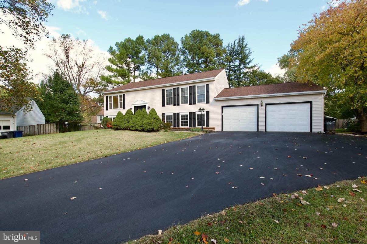 Attached, Backyard, Exterior, Facade, Split Level