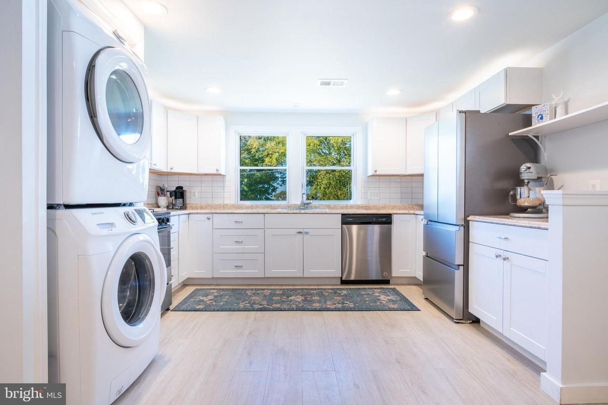 Interior, Kitchen, Recessed Lighting, Washer, Wood Texture Flooring
