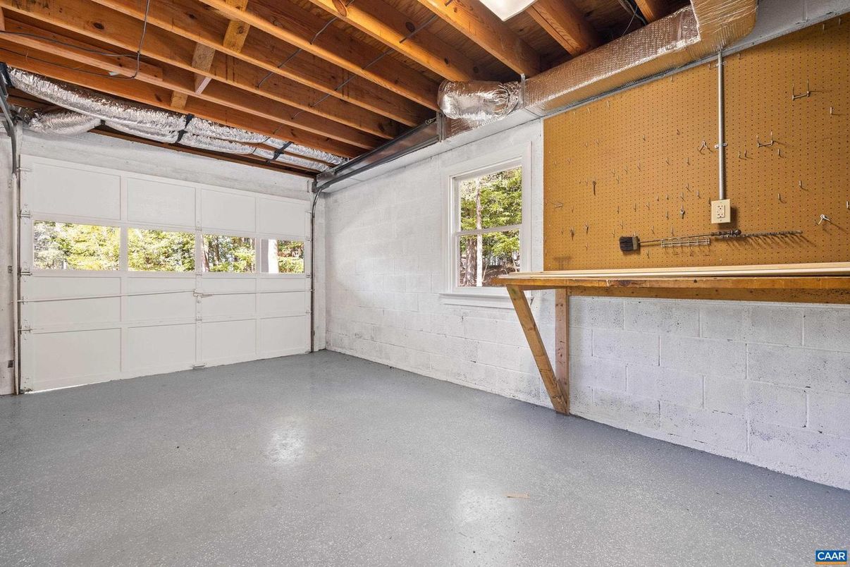 Empty room, Interior, Wooden Beams, Wooden Ceilings