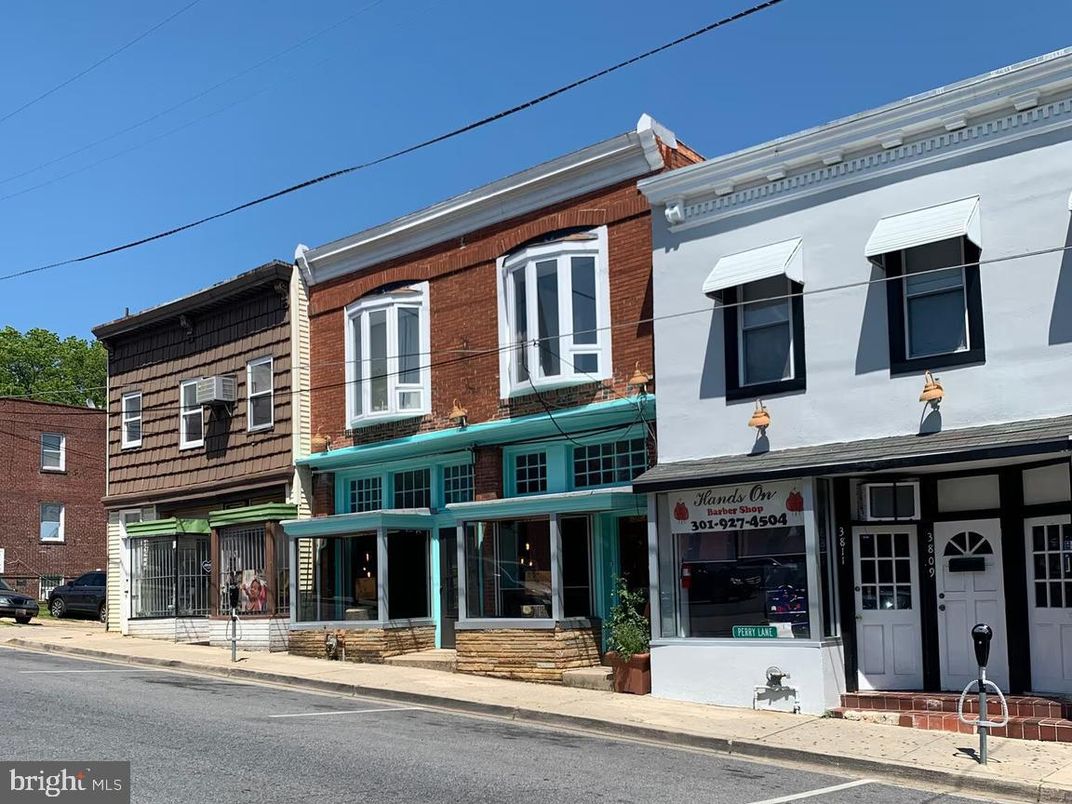 Exterior, Facade, Rowhouse