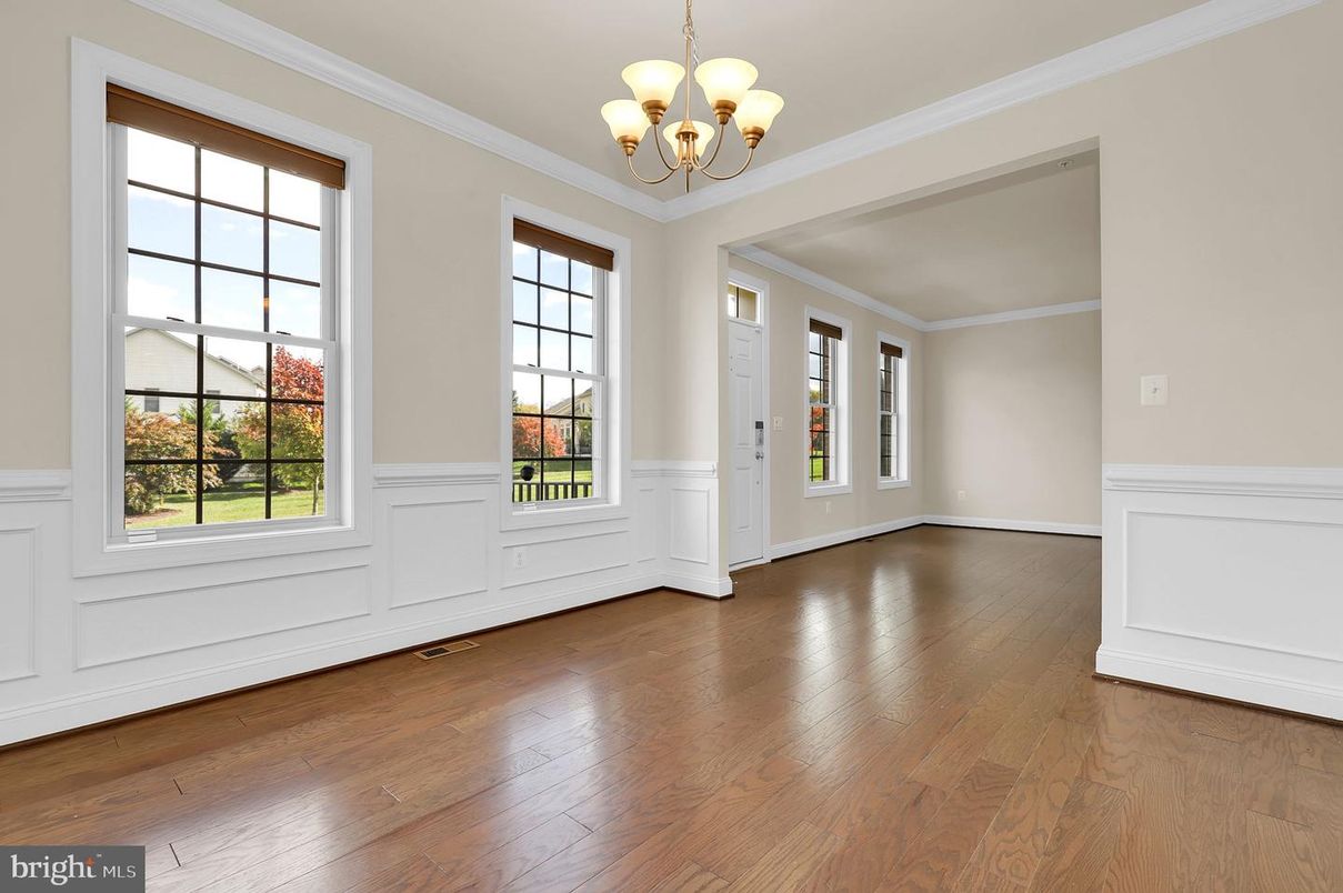 Chandelier, Empty room, Interior, Wood Texture Flooring