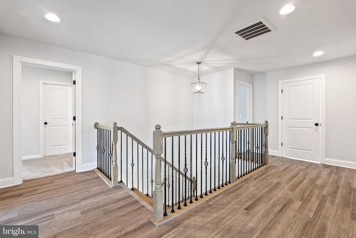 Interior, Pendant Lights, Recessed Lighting, Wood Texture Flooring
