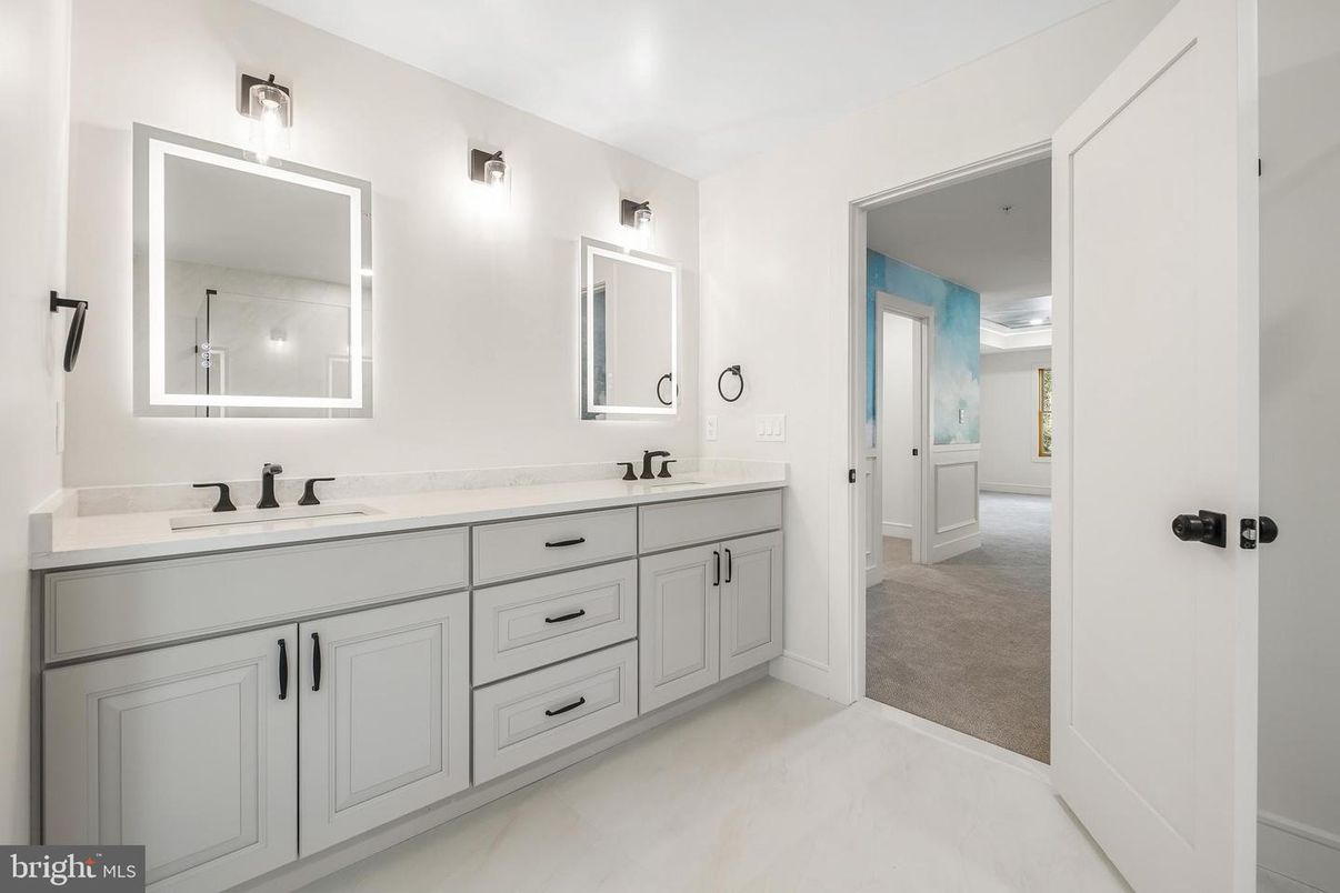 Bathroom, Dual Sink Vanities, Interior