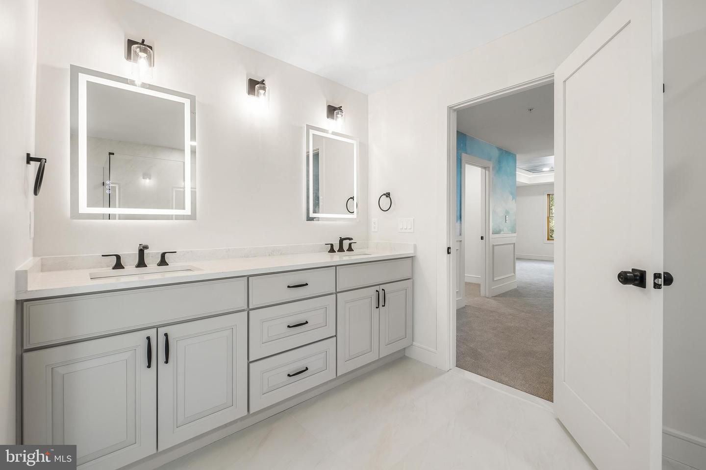 Bathroom, Dual Sink Vanities, Interior