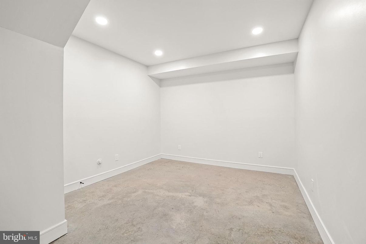 Empty room, Interior, Recessed Lighting