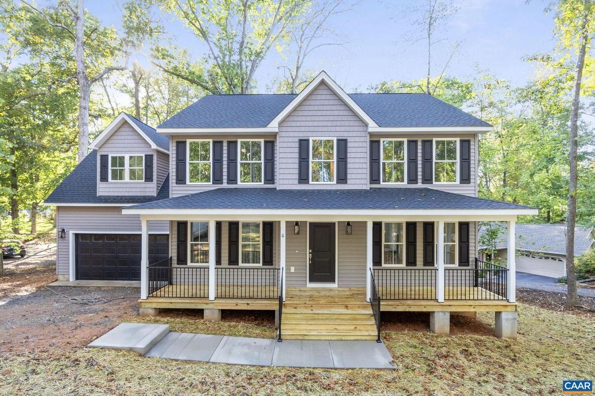 Attached, Exterior, Facade, Farmhouse