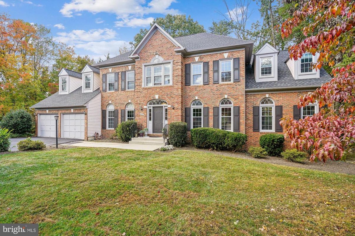 Attached, Exterior, Facade, Brick Facade, Georgian