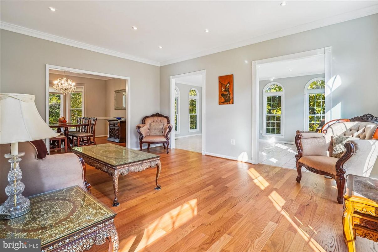 Chandelier, Dining room, Interior, Living room, Recessed Lighting, Wood Texture Flooring