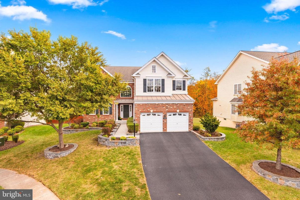 Attached, Exterior, Facade, Brick Facade, Farmhouse